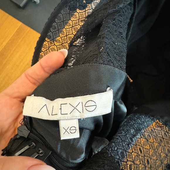 Alexis Designer Black lace Emmbroidered Sleeveless Romper - Picture 4 of 6